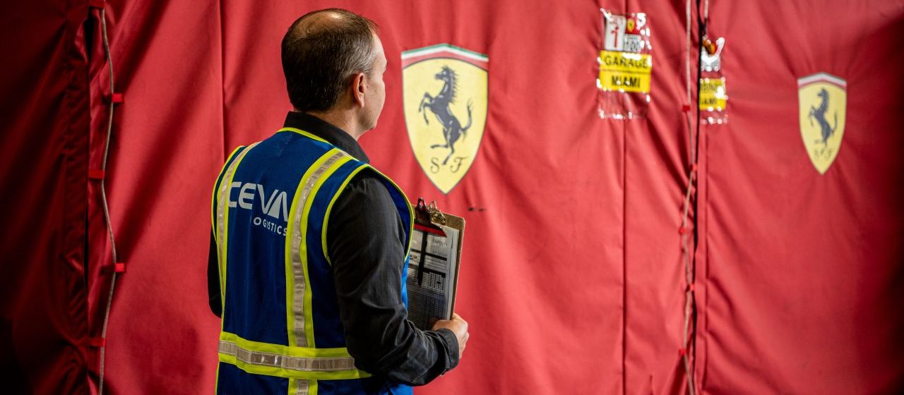 CEVA logistics en het F1-team van Ferrari werken samen.