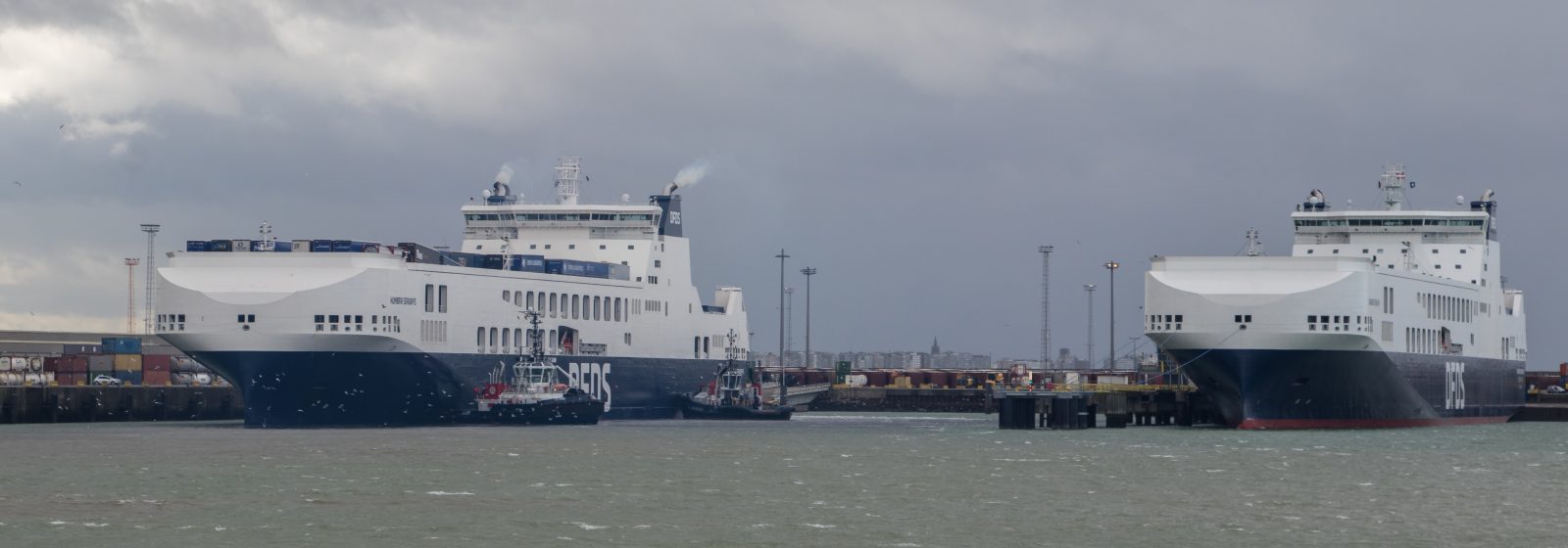 'Flandria Seaways' en 'Humbria Seaways' in Zeebrugge