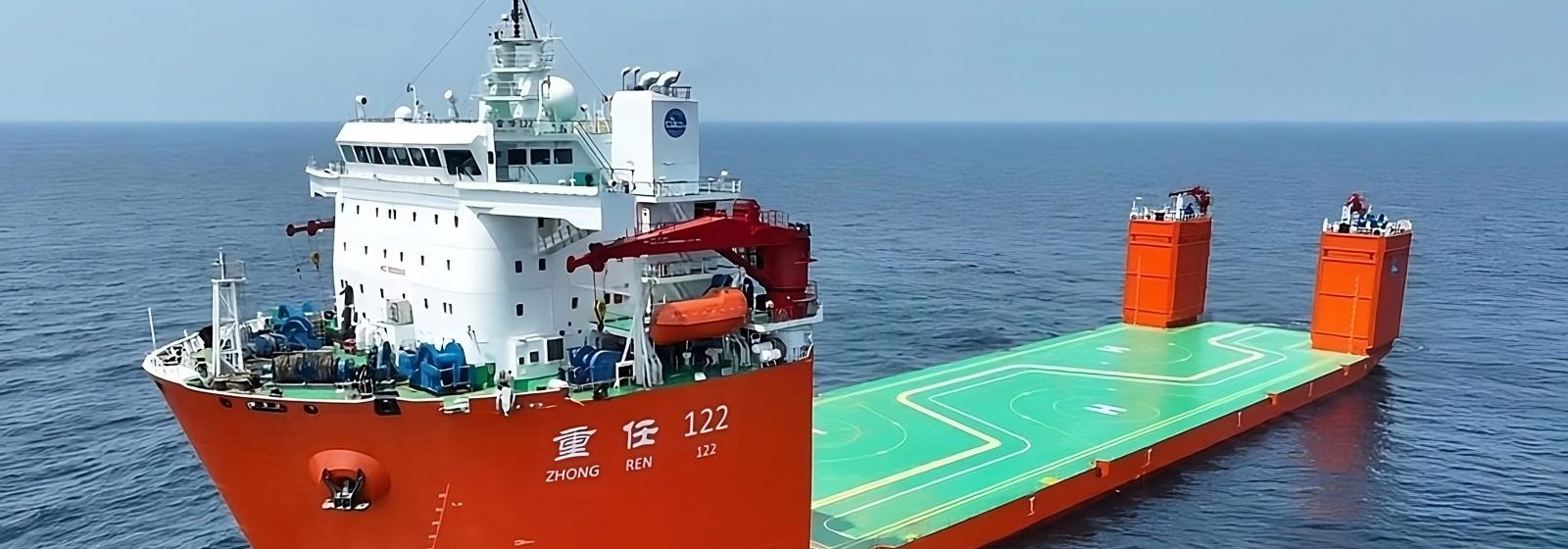 Het half afzinkbare zware ladingschip 'MV Zhong Ren 122'