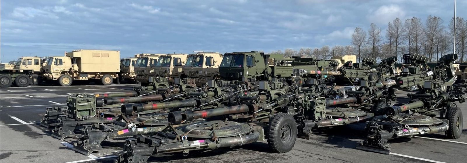 Amerikaanse legervoertuigen op terminal Wallenius Wilhelmsen