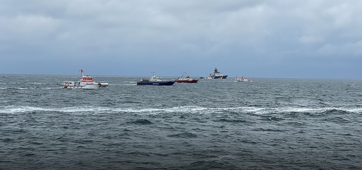 Reddingsschepen in de buurt van het ongeval tussen de 'Verity' en de 'Polesie'