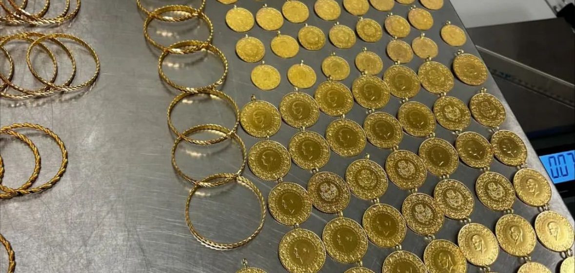 De douane onderschept 6 kg goud tijdens inspectie op Brussels Airport.