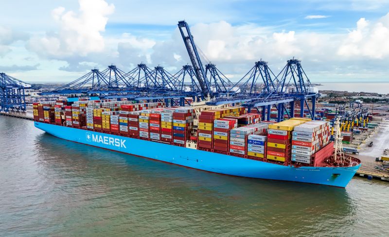 De 'Mumbai Maersk' (20.568 teu) in Felixstowe