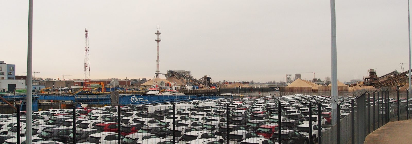 Auto's op terminal in Haven Oostende