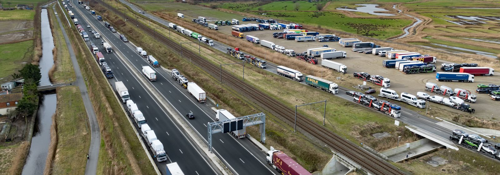 Vrachtwagens vast in Zeebrugge door boerenprotest
