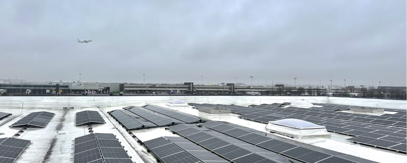 Extra zonnepanelen op de nieuwste gebouwen in de westkant van de cargozone van Brussels Airport