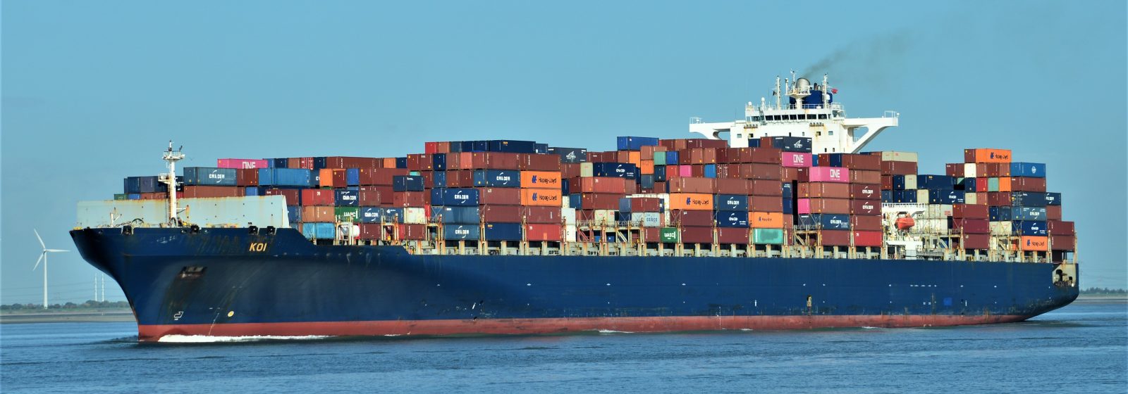 Het containerschip 'Koi' (8.586 teu)