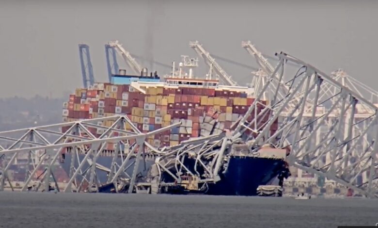 Containerschip 'Dali' na de aanvaring met de Francis Scott Key Bridge in Baltimore