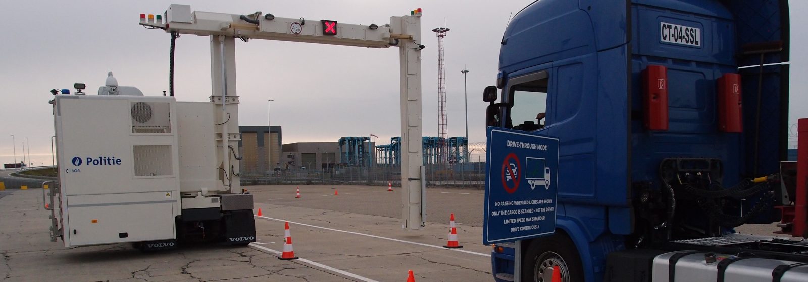 Mobiele scanner voor vrachtwagens en containers Scheepvaartpolitie Zeebrugge