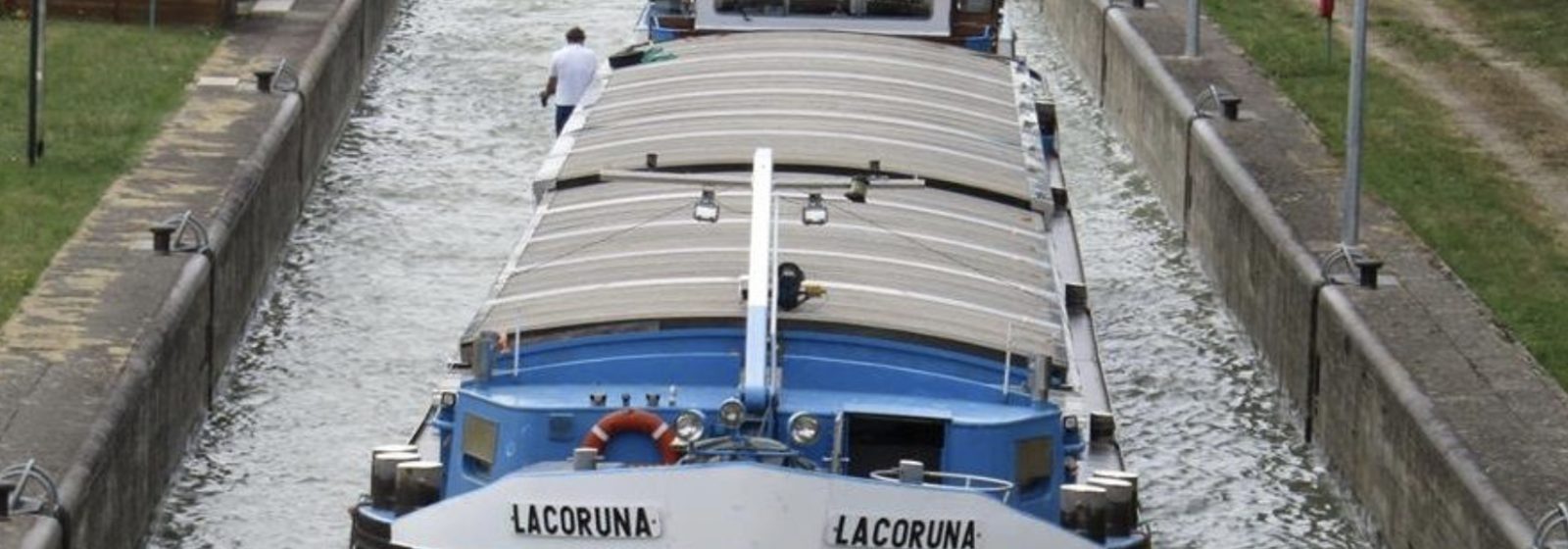 Het binnenschip 'La Coruna' vaart op HVO.